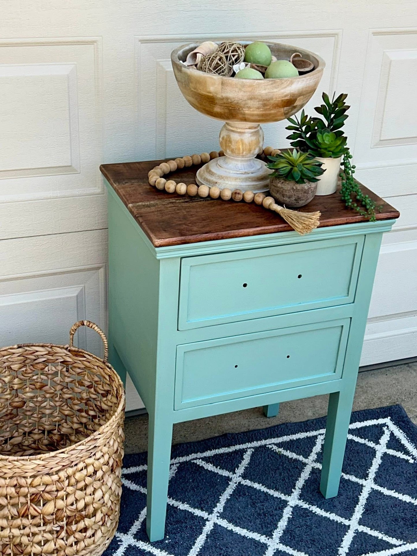 Refinished Side Table painted in Eucalyptus Wreath! āØ