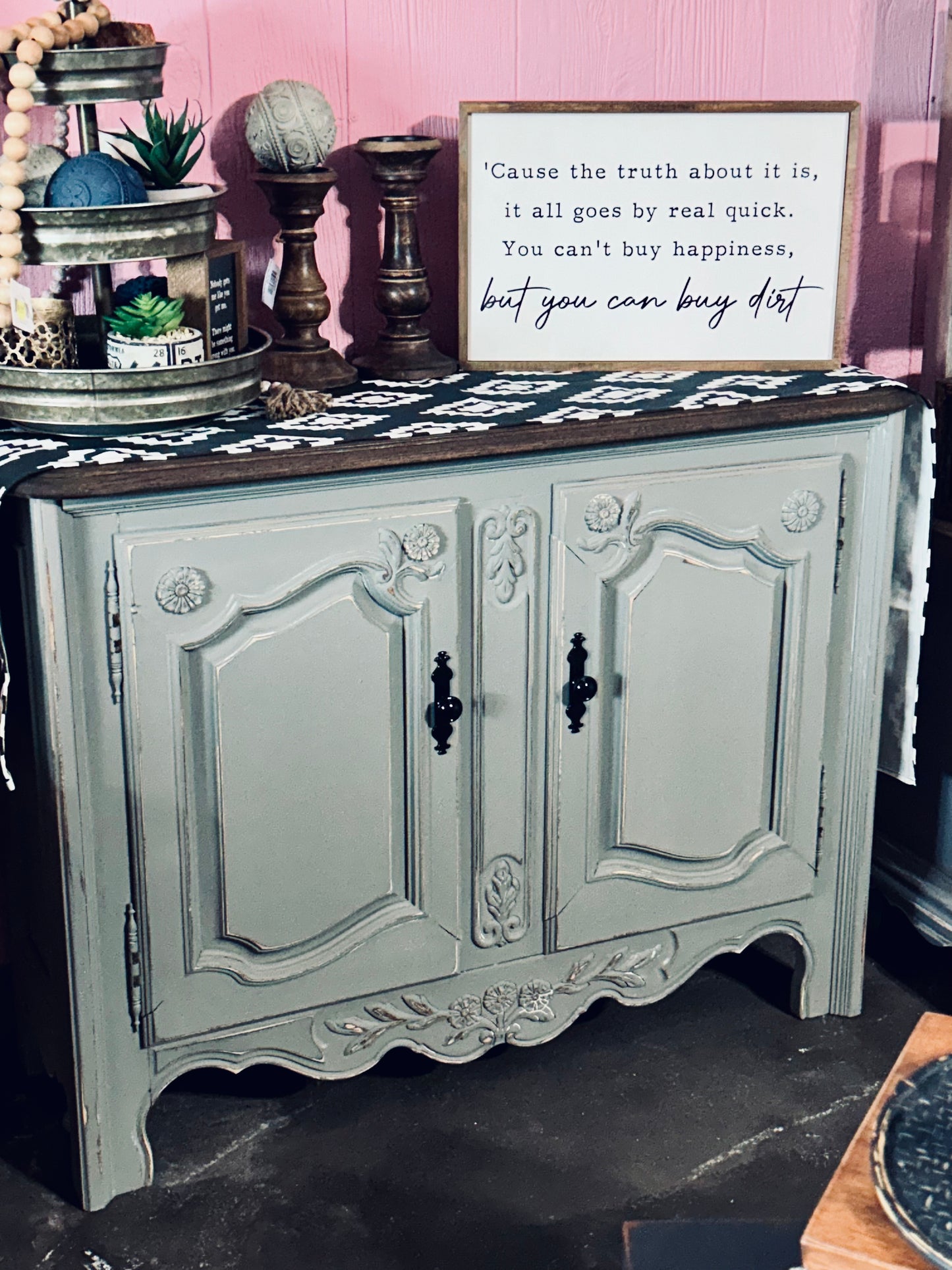 Beautiful Entry Way/ Coffee Bar 🖤
